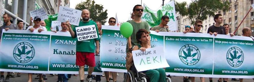 serbian-pot-protest-5.jpg